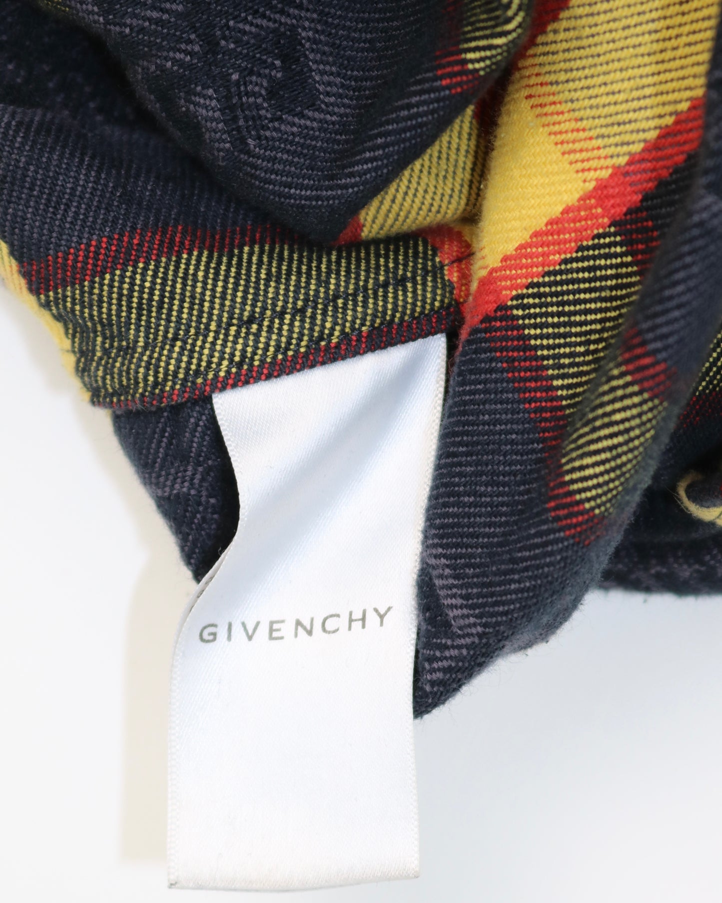 GIVENCHY (L)